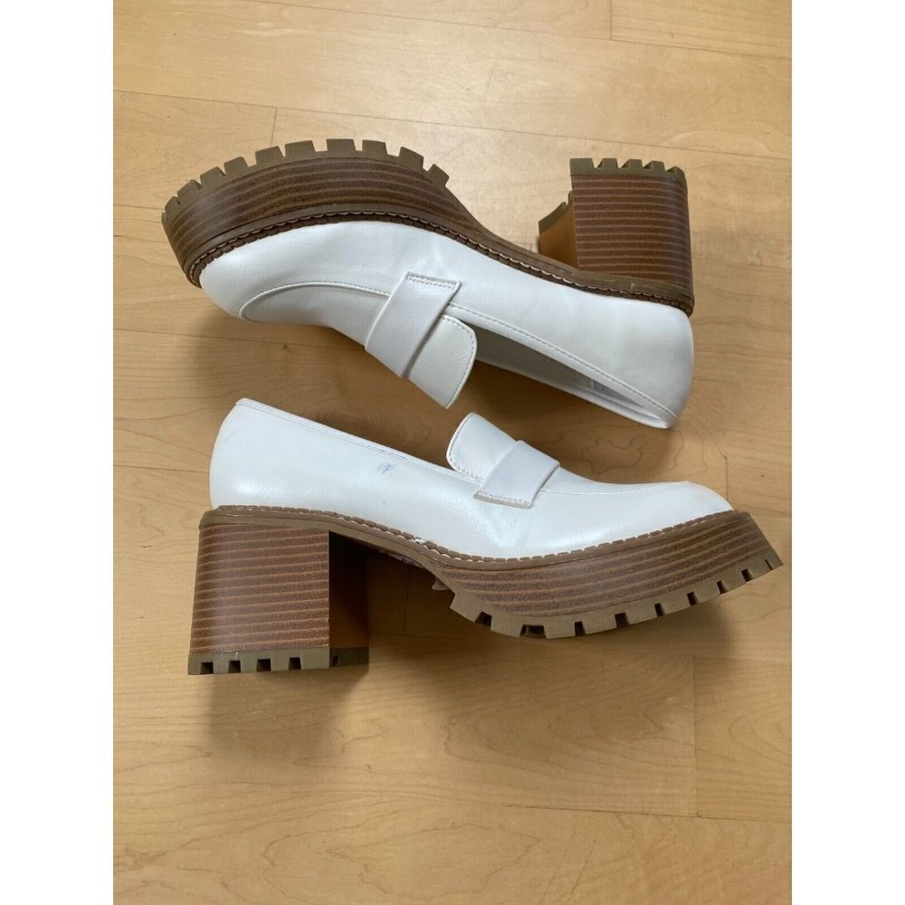 MIA Women Sz 9.5 "Dalilah" Platform Lug Sole Loafer White - Flaw markings